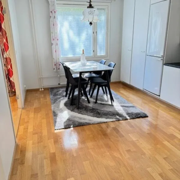 Ilona Apartment, ESCAPE 2，位于科特卡的酒店