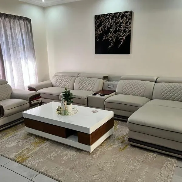 Sweet Daisies Apartment，位于姆巴巴内的酒店
