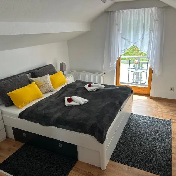 Ferienwohnung Waldblick, Faaker See，位于Unteraichwald的酒店