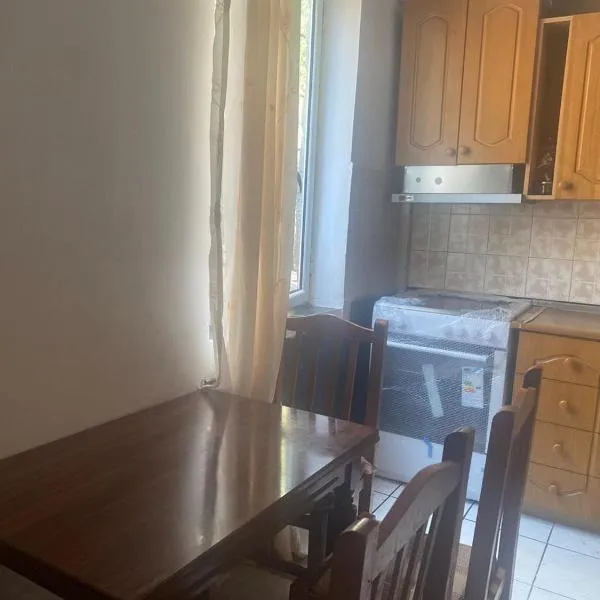 Villa Kapllani，位于伏罗拉的酒店