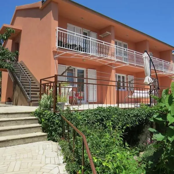 Apartment Radanović-Beaches 5 min walking，位于茨雷斯的酒店