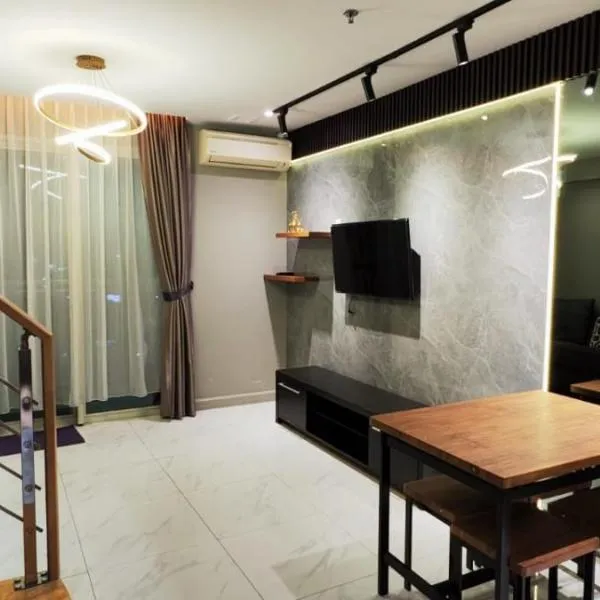 2 BR Apartment Grand Jati Junction Medan view City 12th Floor，位于Sunggal的酒店