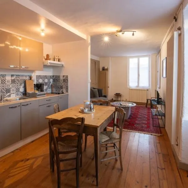 Fisherman's House Cozy Duplex，位于克勒兹河畔阿尔让通的酒店