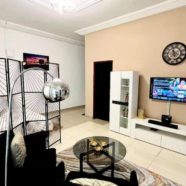 Medo's Luxury Houses - large studio，位于阿比让的酒店