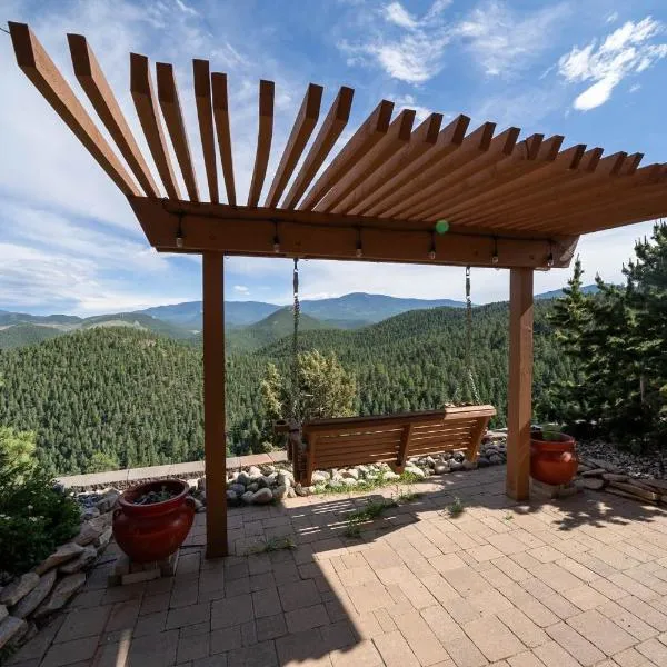 Starry Mountain Manor! Infinity Swing, Decks, Spa，位于Bailey的酒店