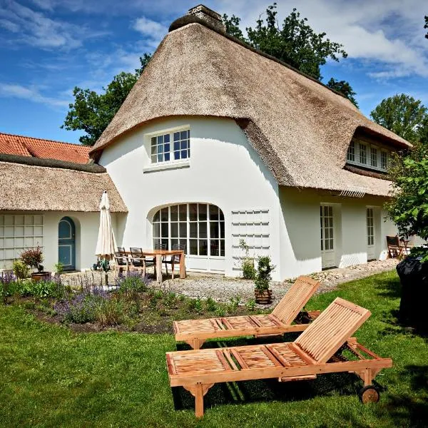 Reetdach-Villa mit Blick in die Natur - 160m² Entspannung pur，位于Jersbek的酒店