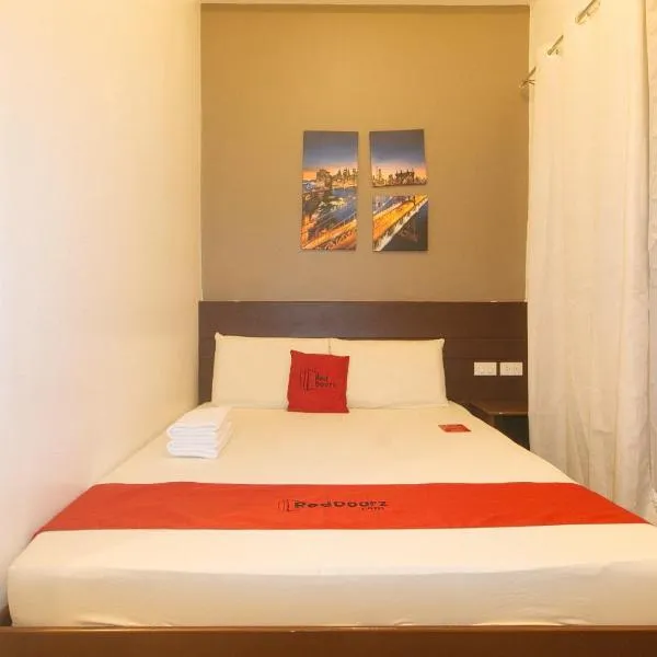 RedDoorz at Traveler Inn Matina，位于达沃市的酒店