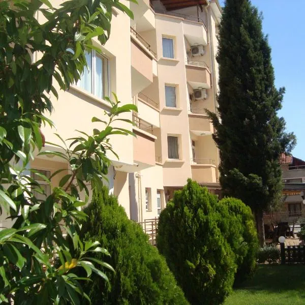 阿斯特拉酒店，位于拉夫达的酒店