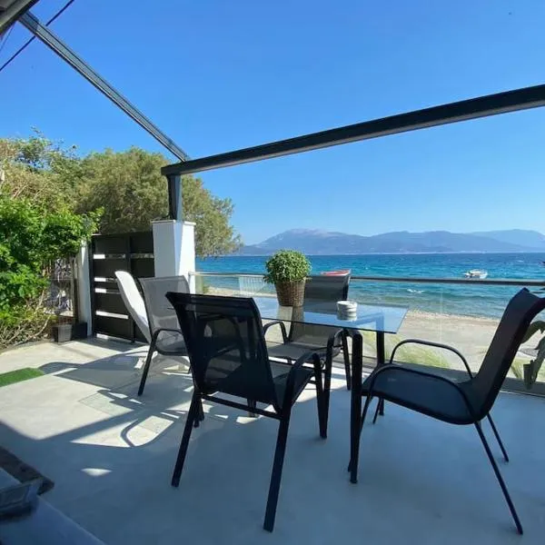 Beachfront Retreat at Agios Vasileios，位于帕特雷的酒店