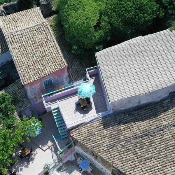 Siora Nina charming stone house near Agios Gordios，位于Sinarádes的酒店