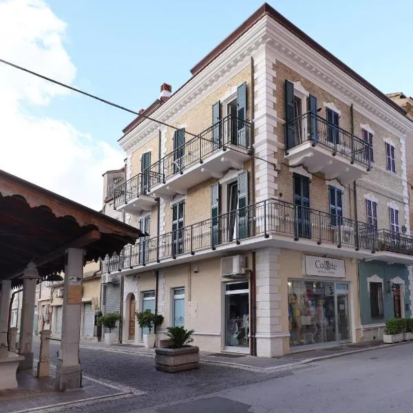 Residenza La Piazzetta，位于雷卡纳蒂港的酒店