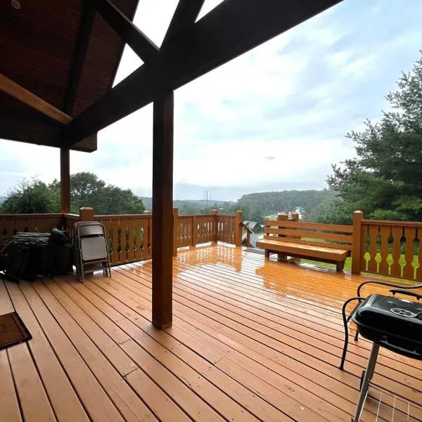 Cabin with a view in Warrens，位于Warrens的酒店