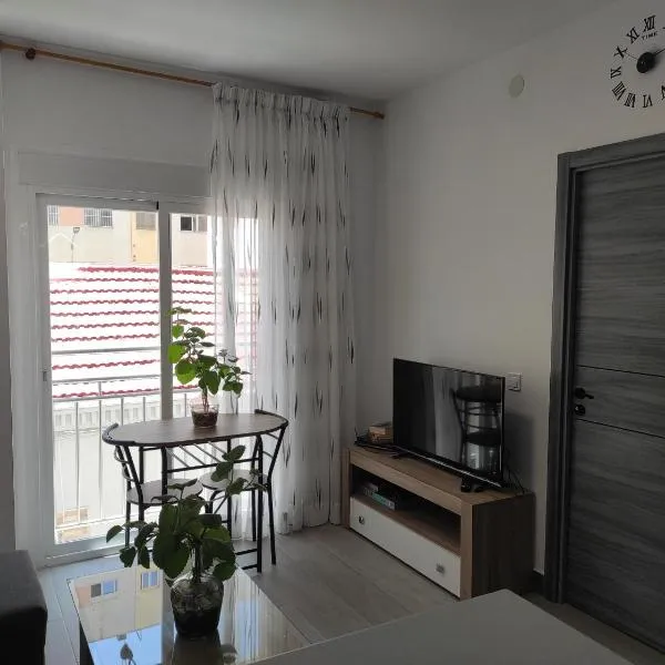 Con terraza y muy cerca de la playa,centro y estación de tren，位于马拉加的酒店