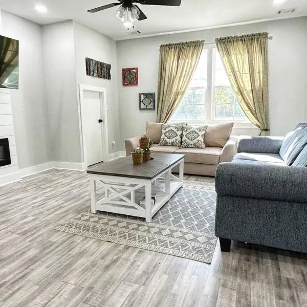 Seabrook Coastal Cottage - Beaufort Parris Island，位于Seabrook的酒店