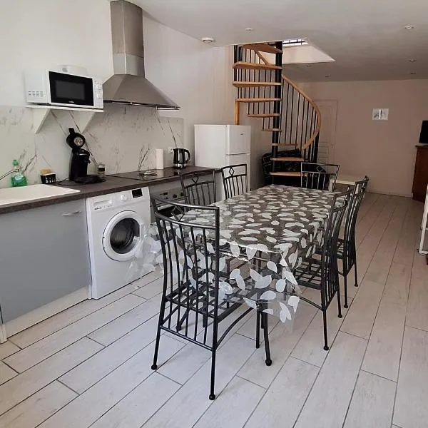 maison avec terrasse du valleroy，位于茹万维勒的酒店