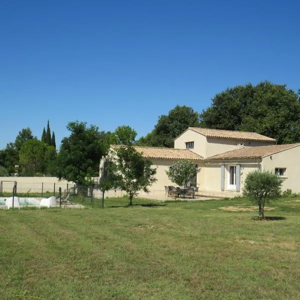 Maison face au Luberon avec piscine - 5 Chambres，位于凯布雷斯阿维尼翁的酒店