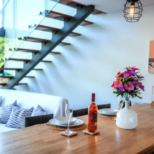Santa Cruz Luxury Loft - Ocean View- Private Pool,位于南圣胡安的酒店