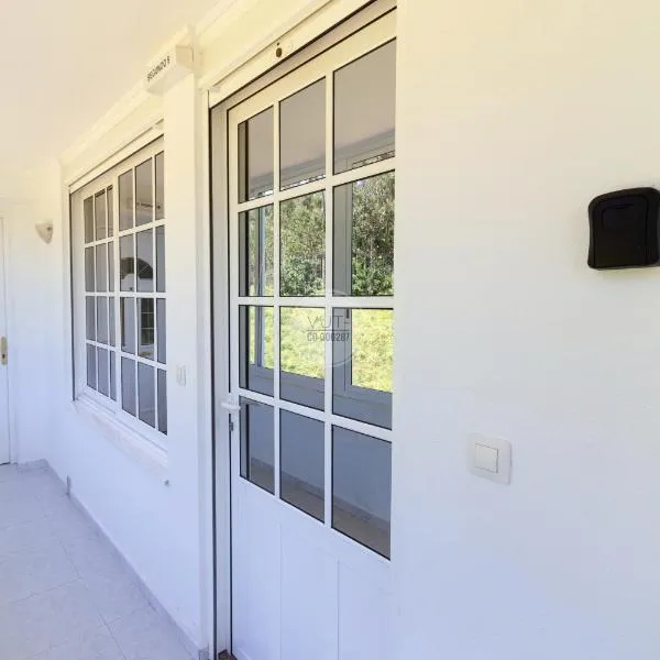 Apartamento costero ubicado en Sardiñeiro，位于Estorde的酒店