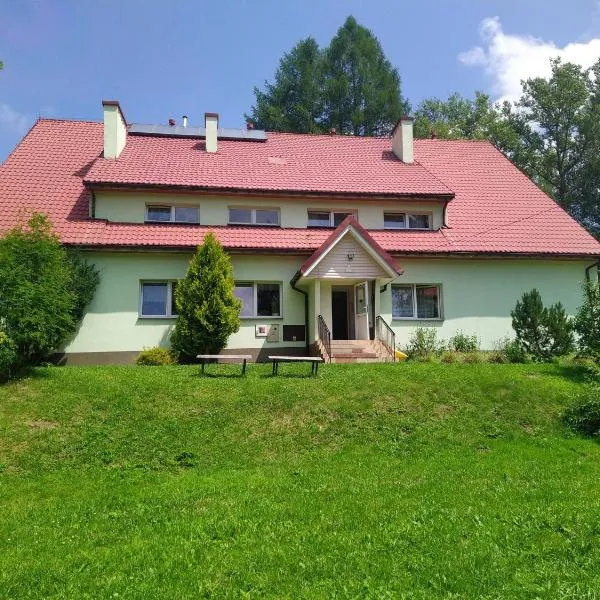Szkolne Schronisko Młodzieżowe w Wetlinie，位于韦特利纳的酒店