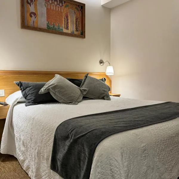 圣地亚哥时尚鸟巢酒店，位于圣地亚哥－德孔波斯特拉的酒店