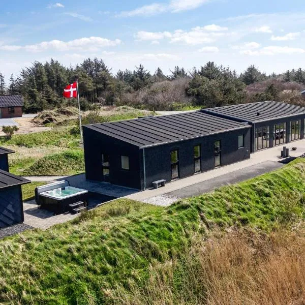 Luxurious Holiday Home With Sauna And 5-Person Outdoor Spa -1018，位于灵克宾的酒店