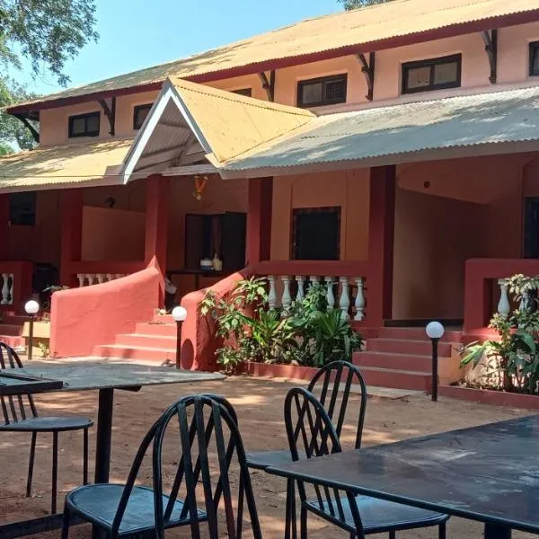 Laxmi Hotel，位于卡尔贾特的酒店