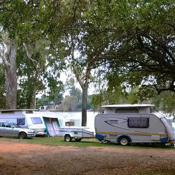 Westvaal Holiday Resort Campsites - Bring your own Tent or Caravan，位于帕雷斯的酒店
