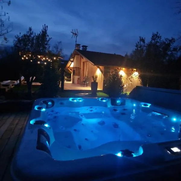 KÄBANE 54, Lodge avec spa au bord de l'eau，位于Prouilly的酒店