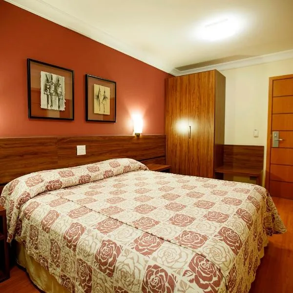 Eston Hotel - LOCALIZAÇÃO CENTRAL PRIVILEGIADA -PET FRIENDLY，位于Coronel Freitas的酒店