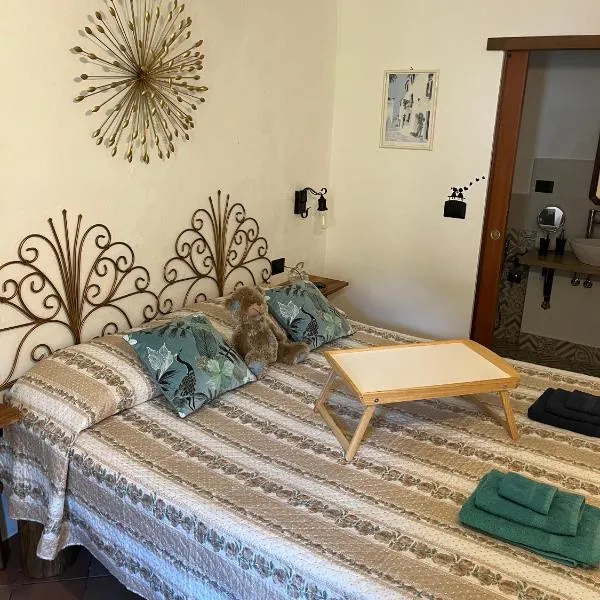 Camera privata Orchidea，位于Castellero的酒店