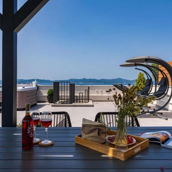 Luxury Penthouse ARIA，位于扎达尔的酒店