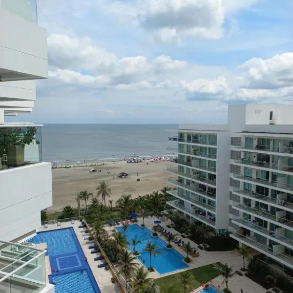 Luxury Beachfront Apartment 6 guests plus 1，位于Las Canoas的酒店