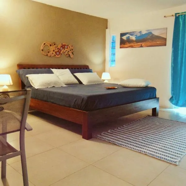 KIA ORA Dortoirs et Appartements，位于Pueu的酒店