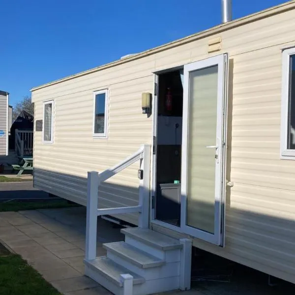 A fully equiped caravan Marton mere haven，位于布莱克浦的酒店