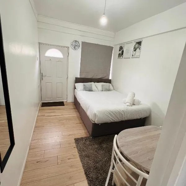 LUX 2 Guests Studio FREE WIFI & PARKING Aroluchi Ville，位于Ecclesfield的酒店
