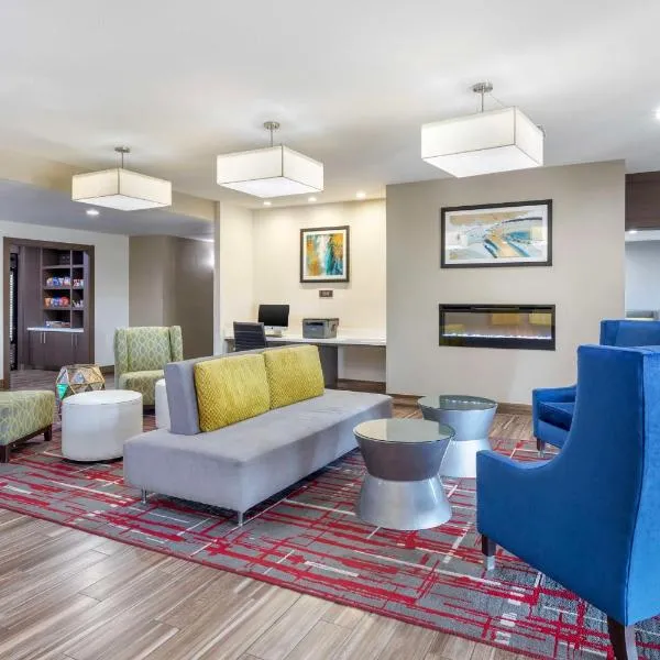 Best Western Plus Mansfield Inn & Suites，位于曼斯菲尔德的酒店