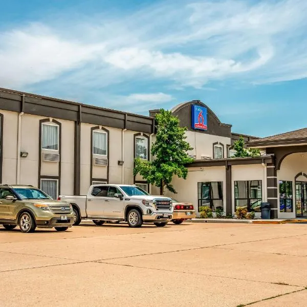 Studio 6 Claremore OK，位于克莱尔莫尔的酒店