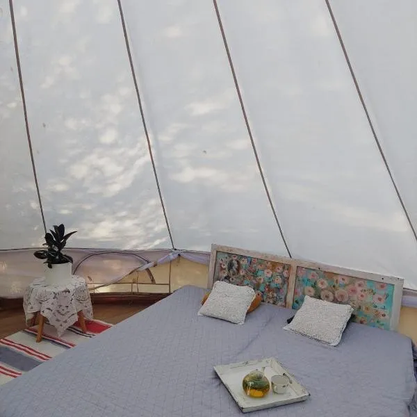 Glamping Belltent in Salacgriva，位于艾纳日的酒店