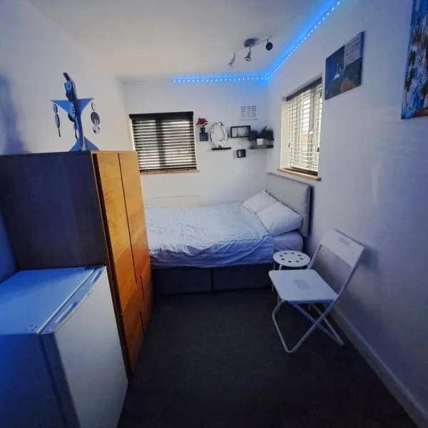 Tilbury Home For short letting，位于提伯利的酒店