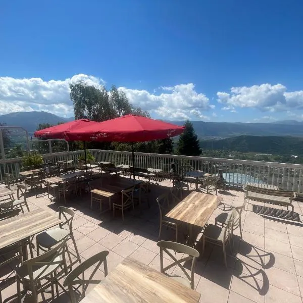 比利牛斯酒店，位于丰罗穆的酒店