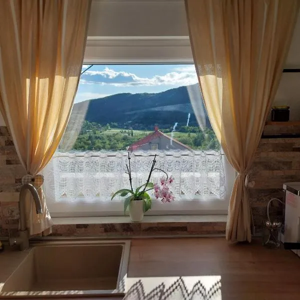 Apartment Amaterasu，位于Golubić的酒店