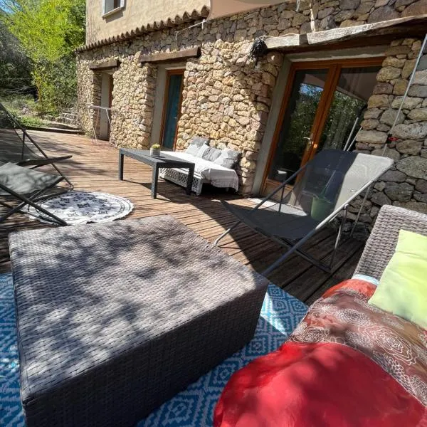 Studio Bas de villa avec grande terrasse，位于Piedigriggio的酒店