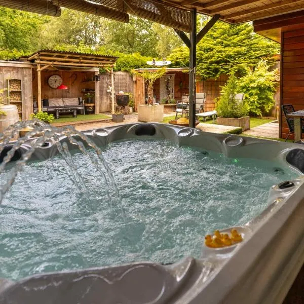 Drents Genieten - Ericaheide met privé sauna en jacuzzi，位于Erm的酒店