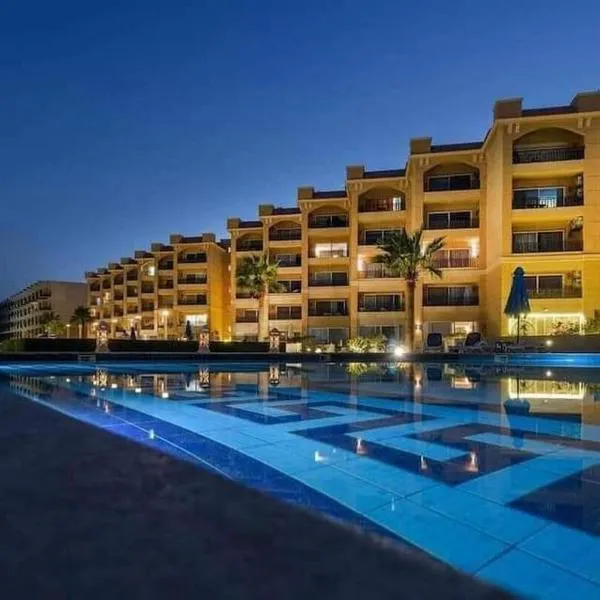 Selena bay apartment beach，位于赫尔格达的酒店