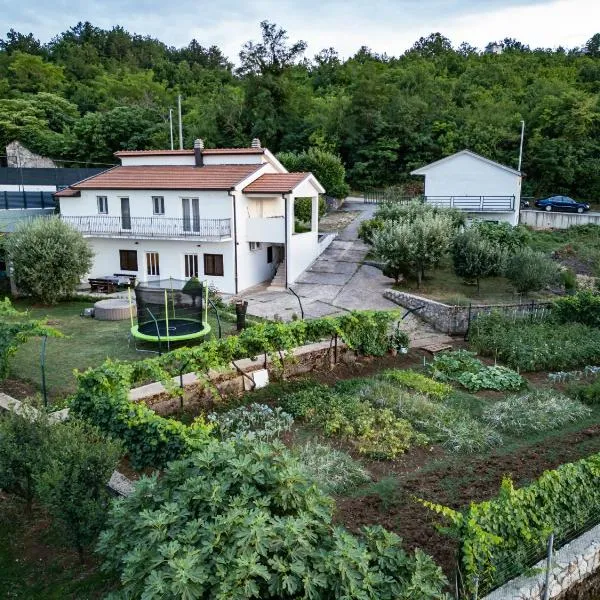 New Holiday House, near Makarska，位于Lovreć的酒店