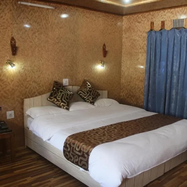 Siachen Hotel，位于卡尔吉尔的酒店