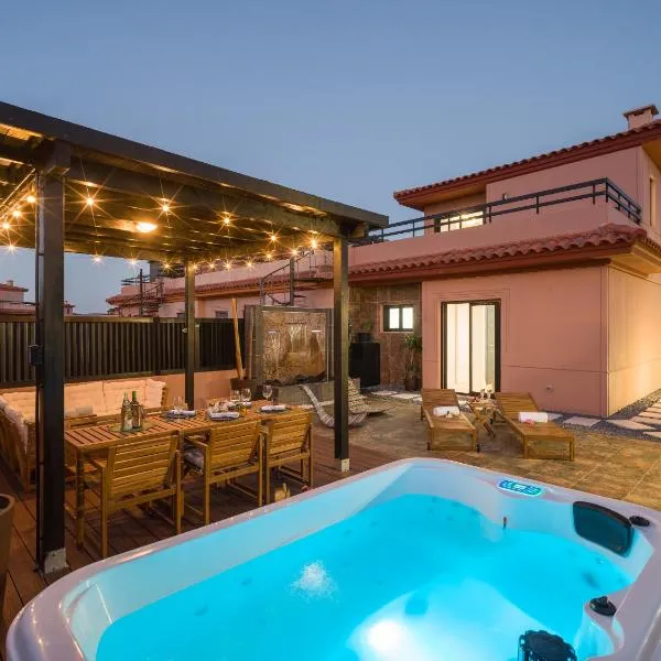 Giraud I - Luxurious secluded villa next to the sea，位于拉哈雷斯的酒店