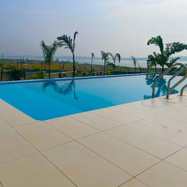 Infinity Pool Villas , free private pool airport shuttle，位于恩德培的酒店