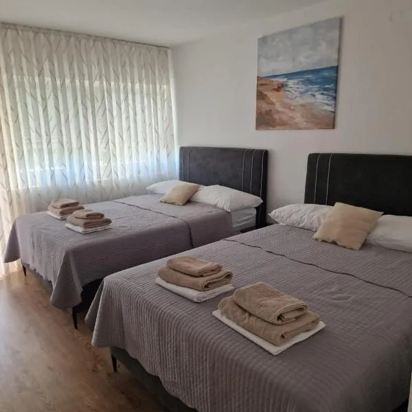 Hotel Riviera, Starigrad Paklenica，位于斯塔利格拉德-帕克利尼卡的酒店