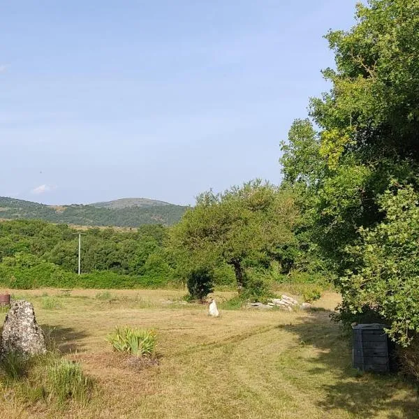 Location entre Causse et Cévennes，位于Campestre-et-Luc的酒店
